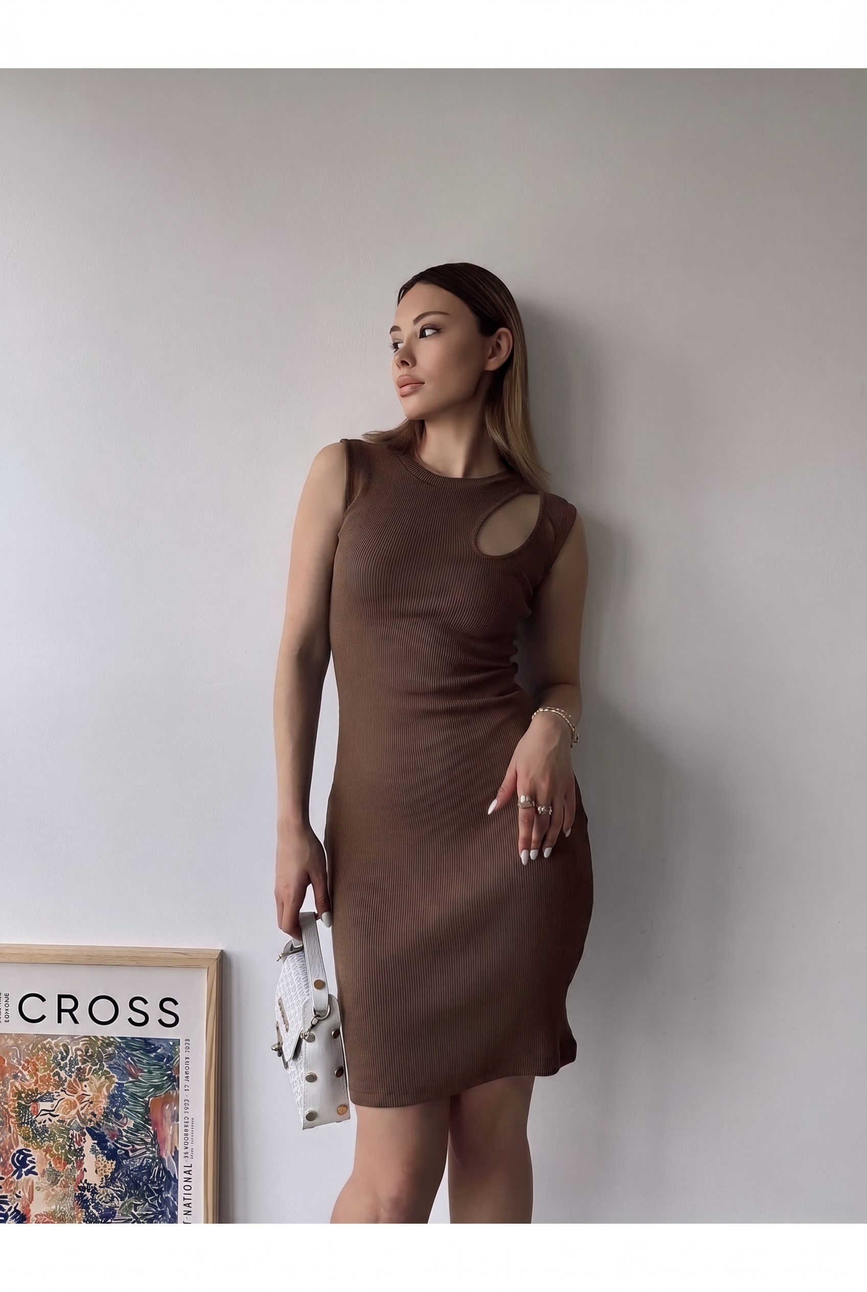 Kahve Yazlık Kolsuz Omuz Detaylı Bele Yapışan Kaşkorse Midi Elbise